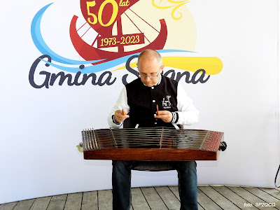 Piotr Krupski na scenie w Rybinie