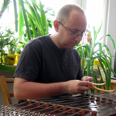 Cymbalista Piotr Krupski