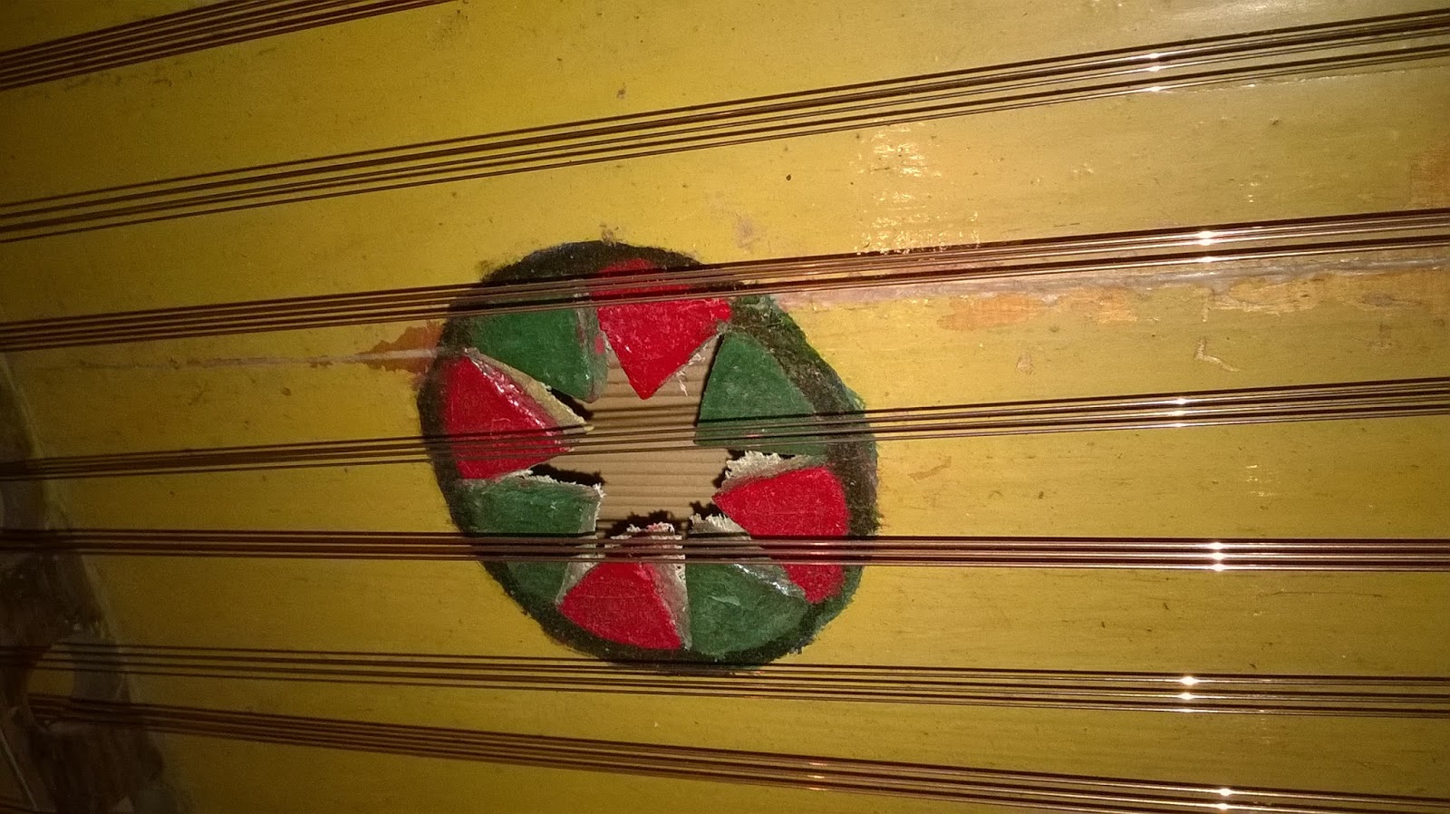 Kolorowa rozeta w cymbałach Antoniego Bukieja Kolorowa rozeta w cymbałach Antoniego Bukieja
