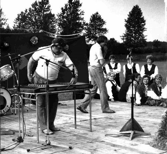 Antoni Bukiej podczas dożynek gminnych w Rymaniu w 1988 r. Antoni Bukiej podczas dożynek gminnych w Rymaniu w 1988 r.
